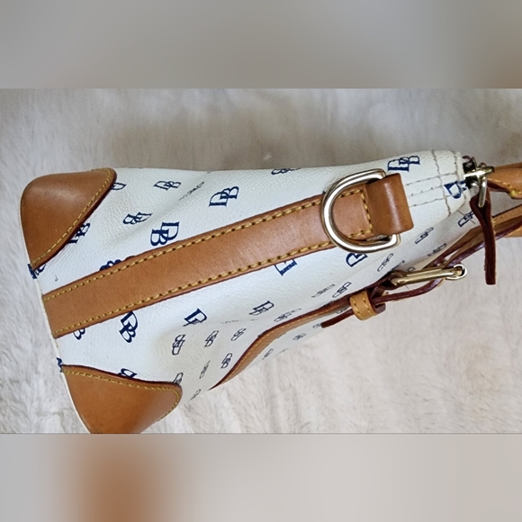 Dooney & Bourke Vintage Crossbody /Shoulder  Bag with card Holder. - Picture 13 of 17